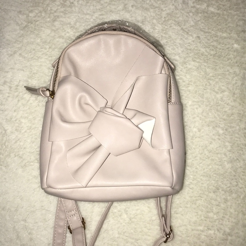 NWOT UO Vintage Cream Beige Bow-tie Pearl Handle Earl Light Grey Backpack